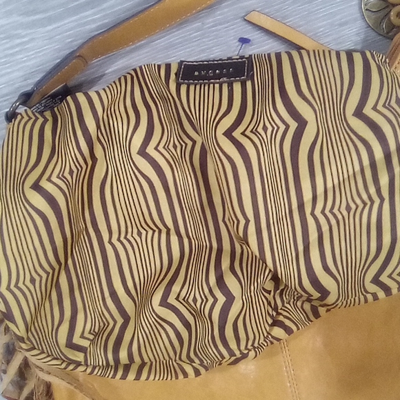 Access  Peace Sign Hardware Fringe Shoulder Bag - Picture 7 of 13